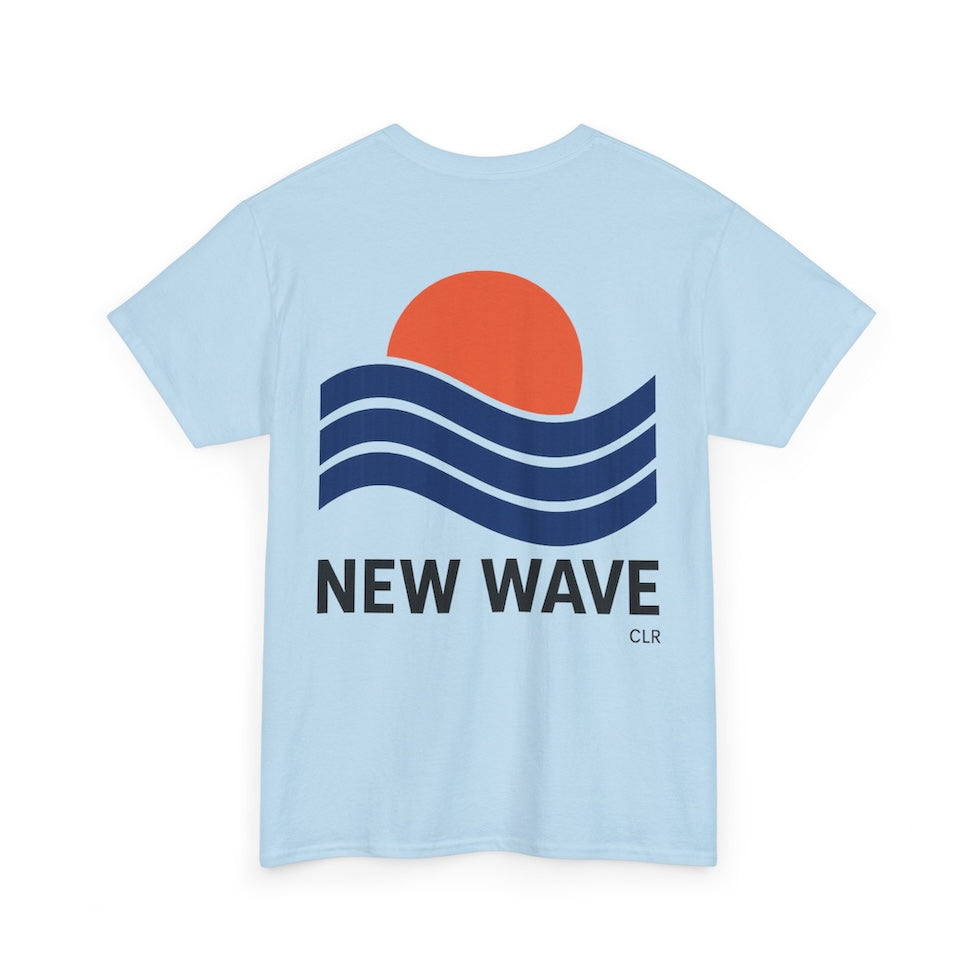 „Rückseite des hellblau/light blue NEW WAVE Era T-Shirts von CLR Outdoor GmbH, clean und Wellen Print, klassischer Rundhals-Schnitt.“
