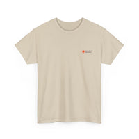 „Sandfarbenes NEW WAVE CLR Outdoor Industrie T-Shirt von CLR Outdoor GmbH mit kleinem roten Stern-Kompass-Logo und Schriftzug CLR Outdoor Industries auf der linken Brust.“